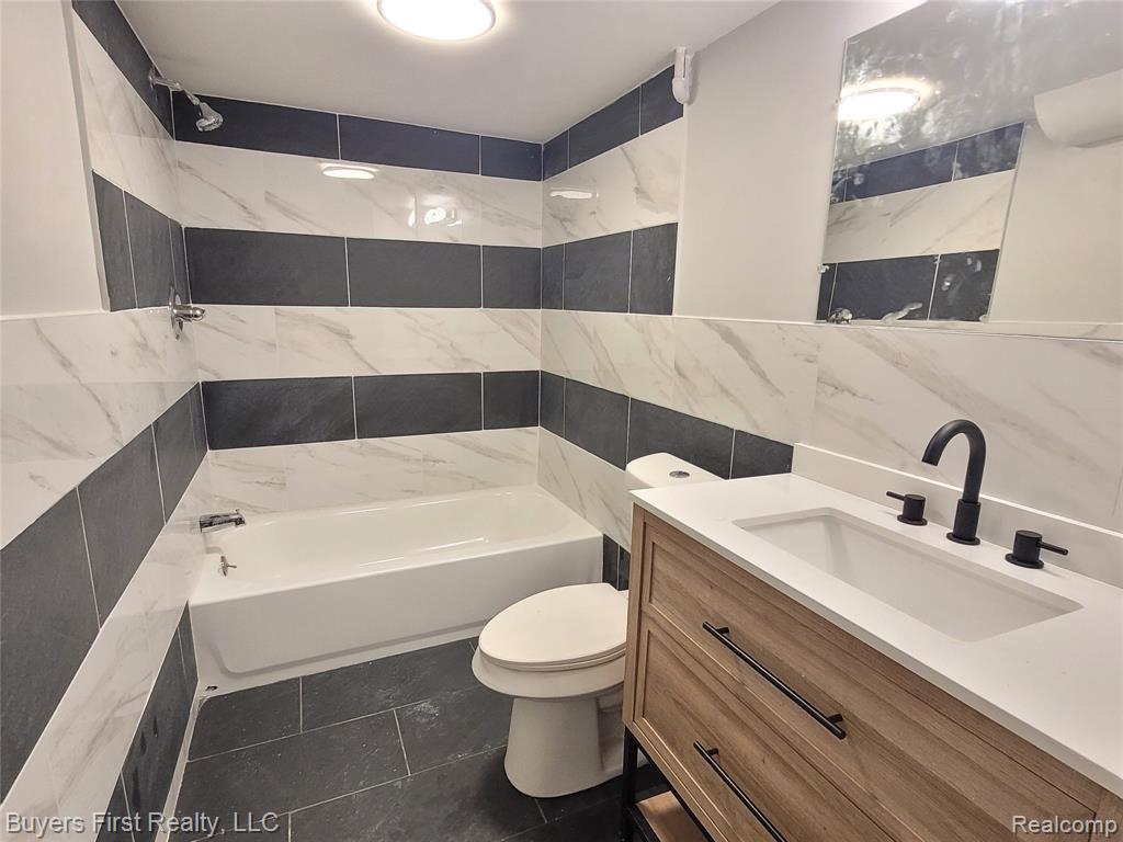 8710 Albany Street, Oak Park, MI 48237 — Photo 19