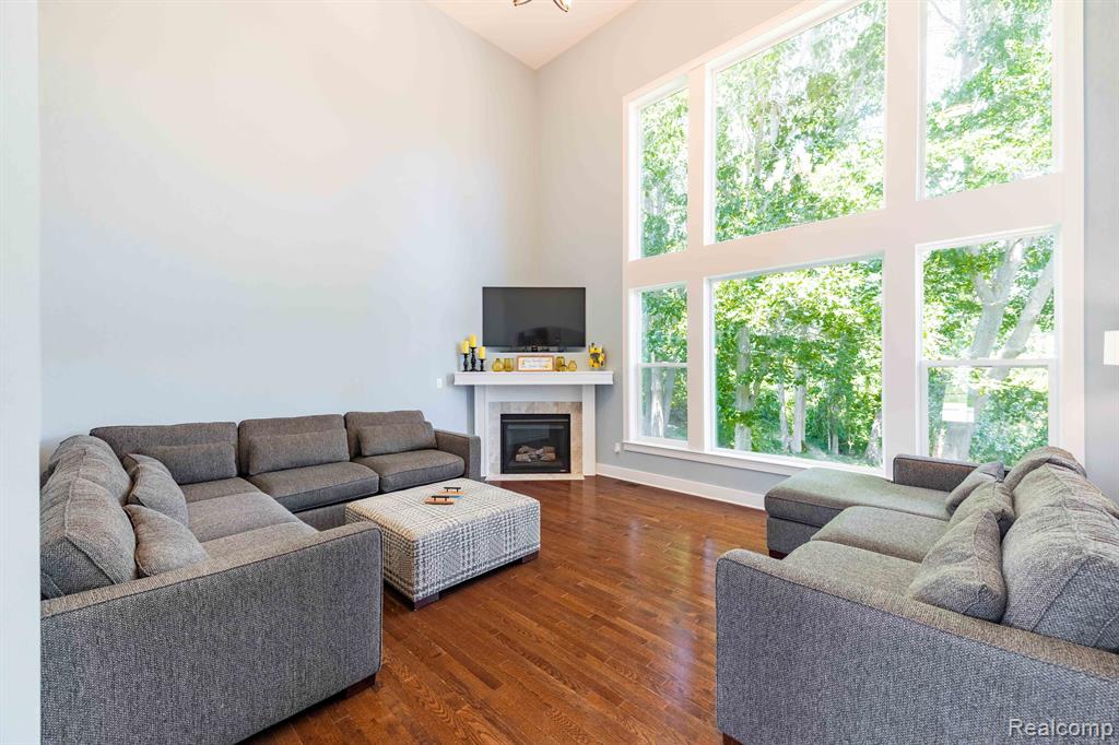 299 NAPA VALLEY Drive, Milford, MI 48381 — Photo 11