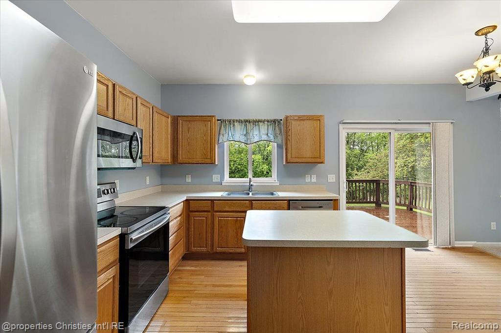 9773 RAVENSHIRE Drive, Ypsilanti, MI 48198 — Photo 20