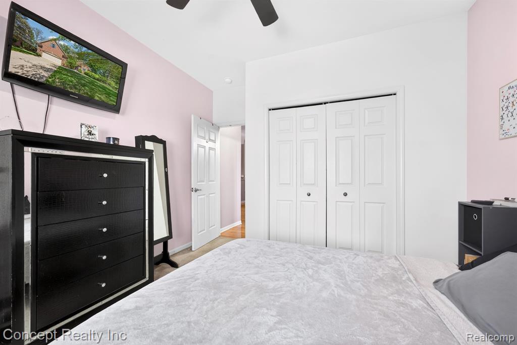 42392 White Hart Boulevard, Canton, MI 48188 — Photo 16