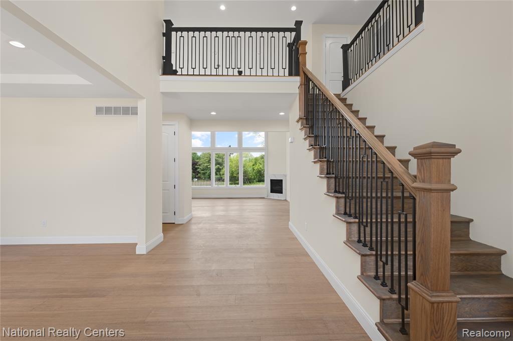 5245 BUELL Drive, Commerce Twp, MI 48382 — Photo 4