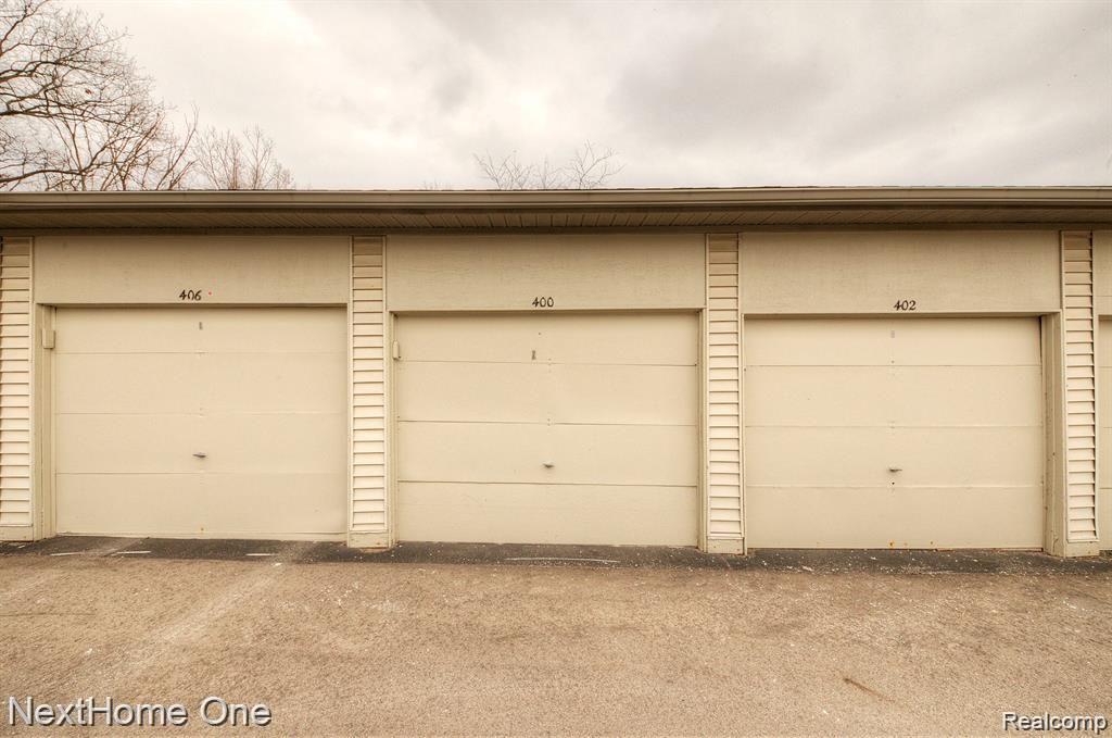 400 SPRING BROOKE Drive, Brighton, MI 48116 — Photo 20