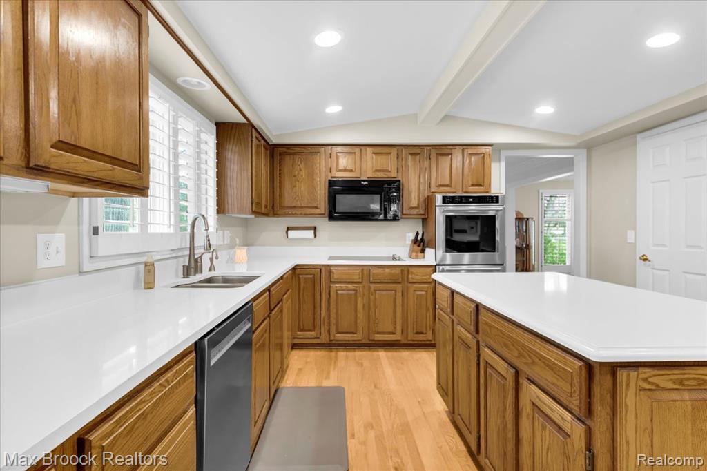 5536 Whitfield Drive, Troy, MI 48098 — Photo 13