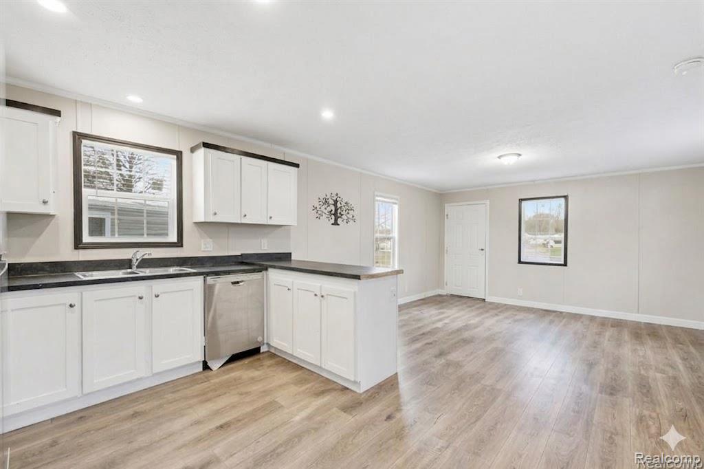 49611 Au Lac Dr E, Chesterfield, MI — Photo 3