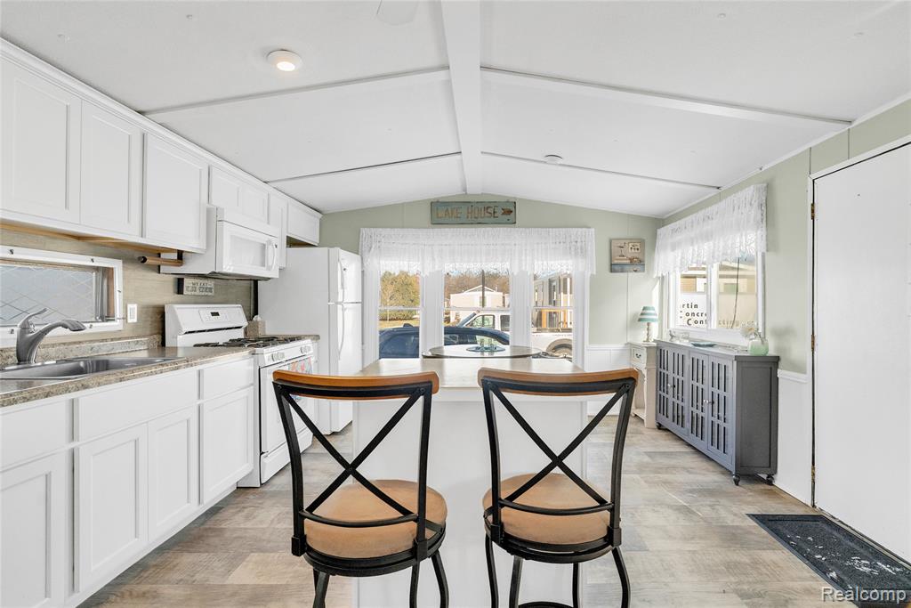 5203 Main Street, 207, Lexington, MI 48450 — Photo 13