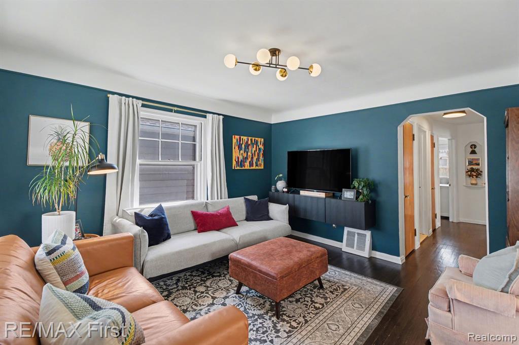 560 E Oakridge Street, Ferndale, MI 48220 — Photo 6