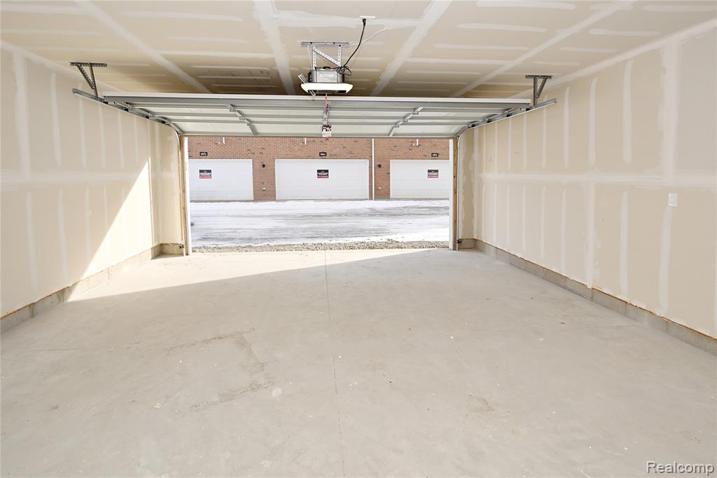 4861 Parkside Lane, Troy, MI 48085 — Photo 31