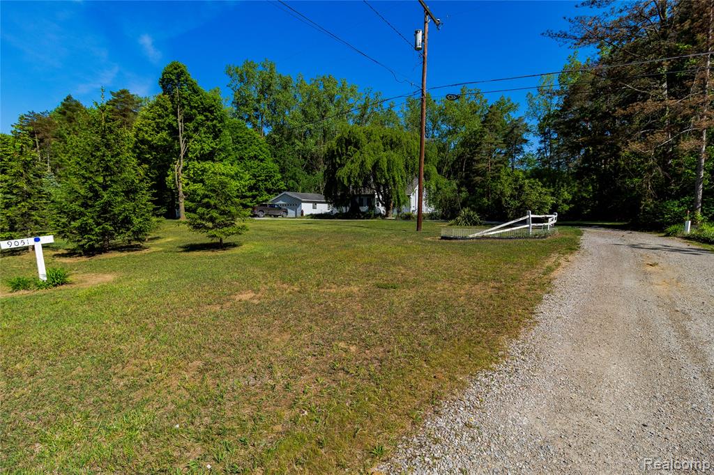 9051 Vienna Road, Otisville, MI 48463 — Photo 45