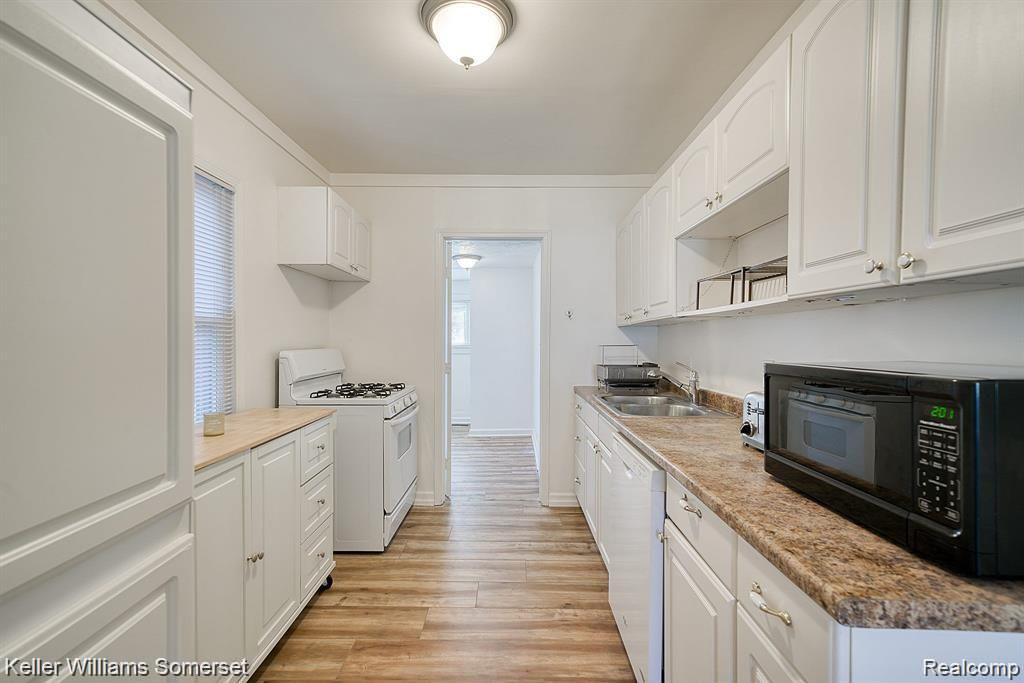 861 W LEWISTON Avenue, Ferndale, MI 48220 — Photo 6