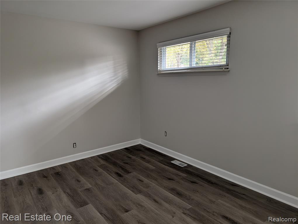 6015 N Globe Street, Westland, MI — Photo 8