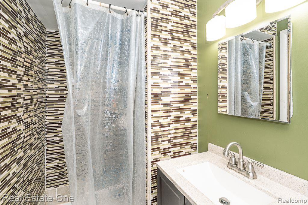 53416 Bellamine Drive, Shelby Twp, MI 48316 — Photo 36