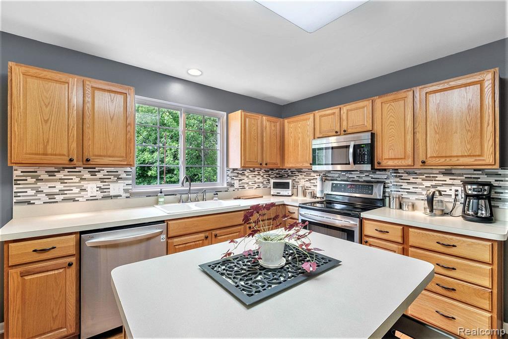 9164 Parkside Drive, Grand Blanc, MI 48439 — Photo 11