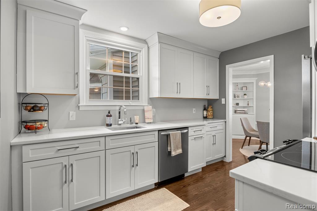 6 Berwick Lane, Dearborn, MI 48120 — Photo 17