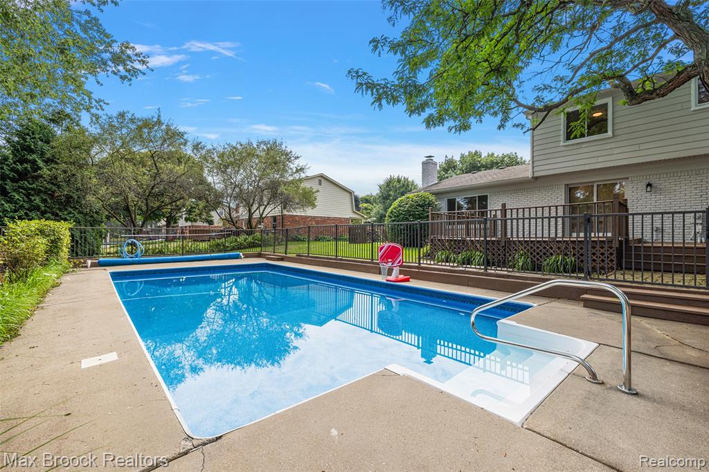 5362 Hertford Drive, Troy, MI 48085 — Photo 41