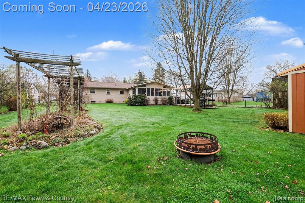 5163 Blossom Drive, Flushing, MI 48433 — Photo 33