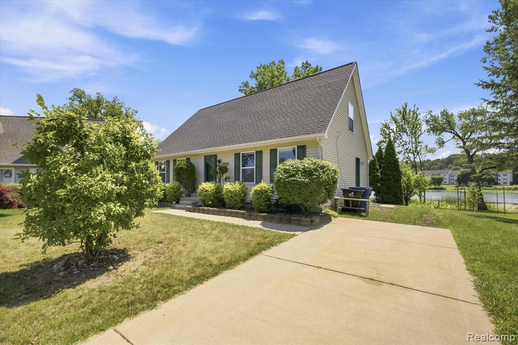 879 Barren Oaks Drive, Pontiac, MI 48341 — Photo 3
