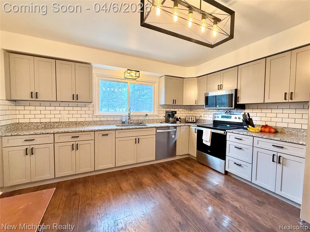 1224 W Bristol Road, Flint, MI 48507 — Photo 8