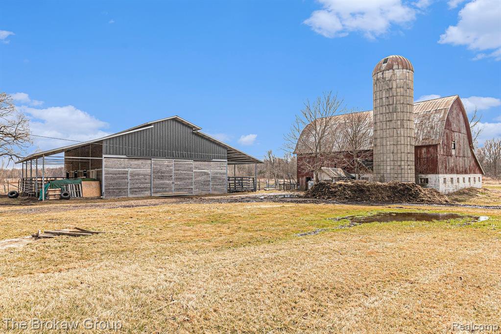 9448 WASHBURN Road, Columbiaville, MI 48421 — Photo 4