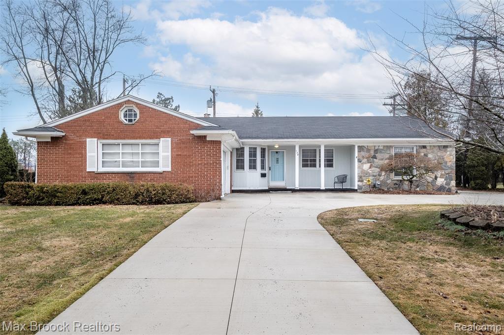 138 S Cranbrook Cross Road, Bloomfield Hills, MI 48301 — front exterior