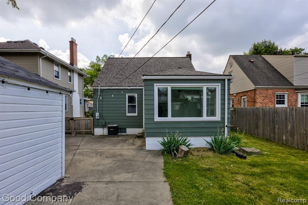830 W HAZELHURST Street, Ferndale, MI 48220 — Photo 44