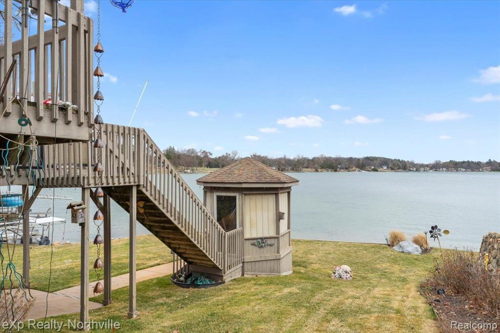 9283 FIRWOOD Road, South Lyon, MI 48178 — Photo 37