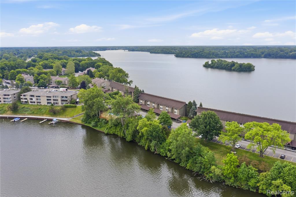 1695 Cliffs Landing, 302, Ypsilanti, MI 48198