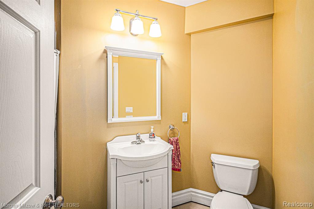 6822 Hubbard Circle, Clarkston, MI 48348 — Photo 29