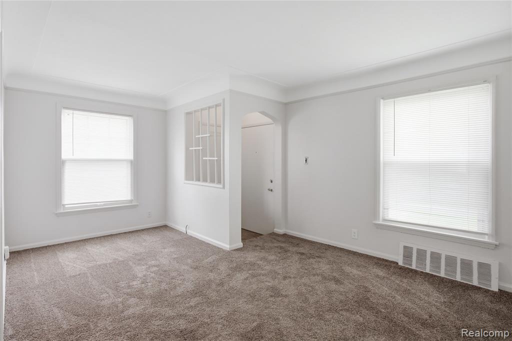 26316 Powers Avenue, Dearborn Heights, MI 48125 — Photo 15