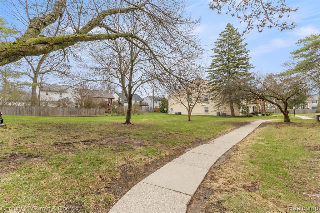 910 Chestnut Hill Drive, # E, Auburn Hills, MI 48326 — Photo 32