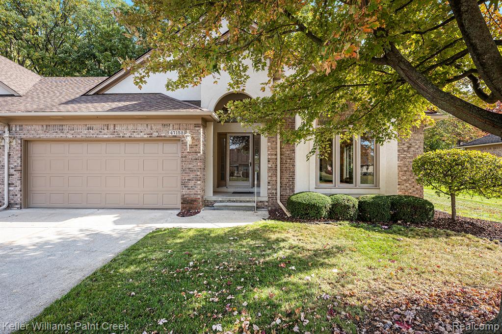 47158 Hunters Chase Drive, Macomb, MI 48042 — Photo 2