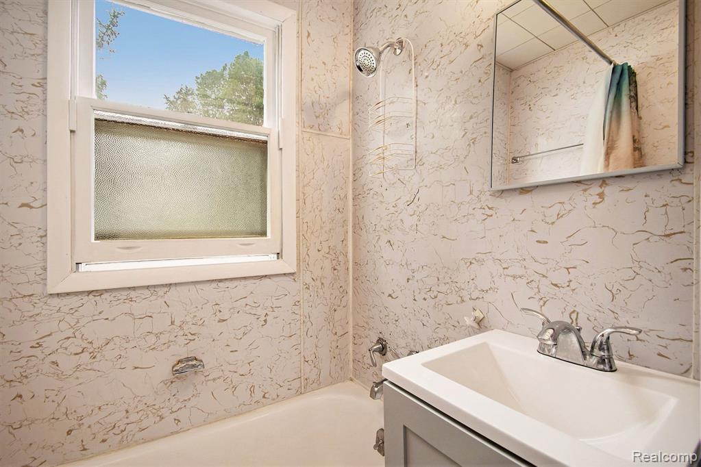 6954 LAKEVIEW Drive, Hubbard Lake, MI 49747 — Photo 13