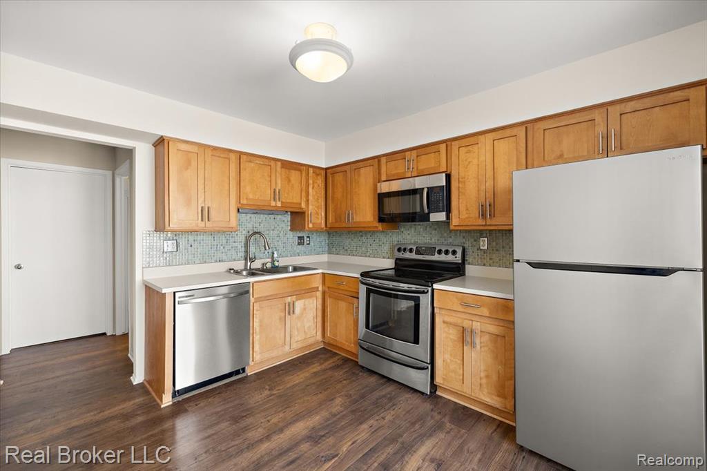 36952 Ridgedale Court, Farmington, MI 48331 — Photo 17