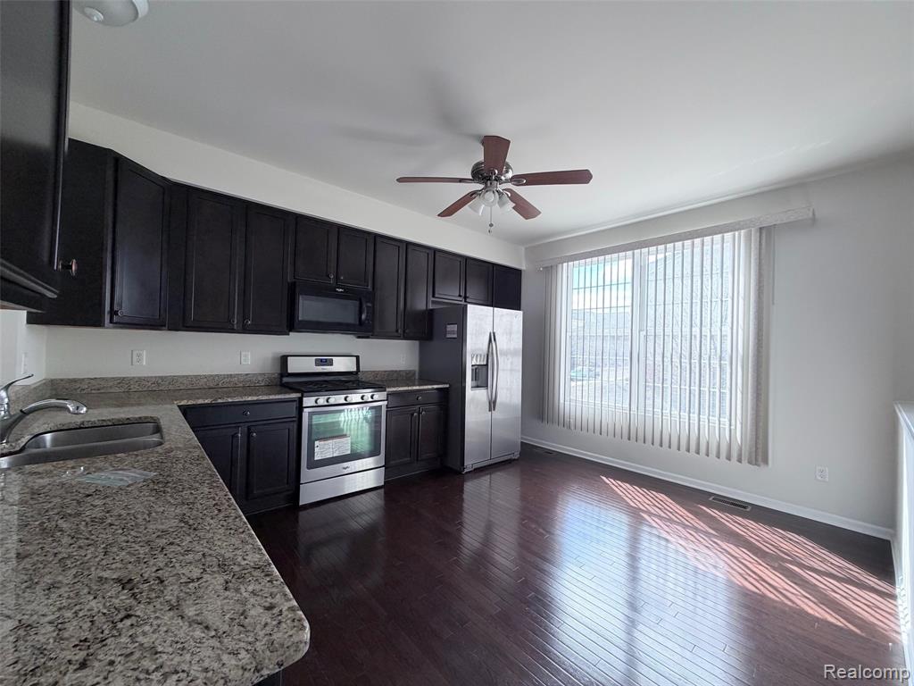 44563 Gwinnett Loop, Novi, MI — Photo 3