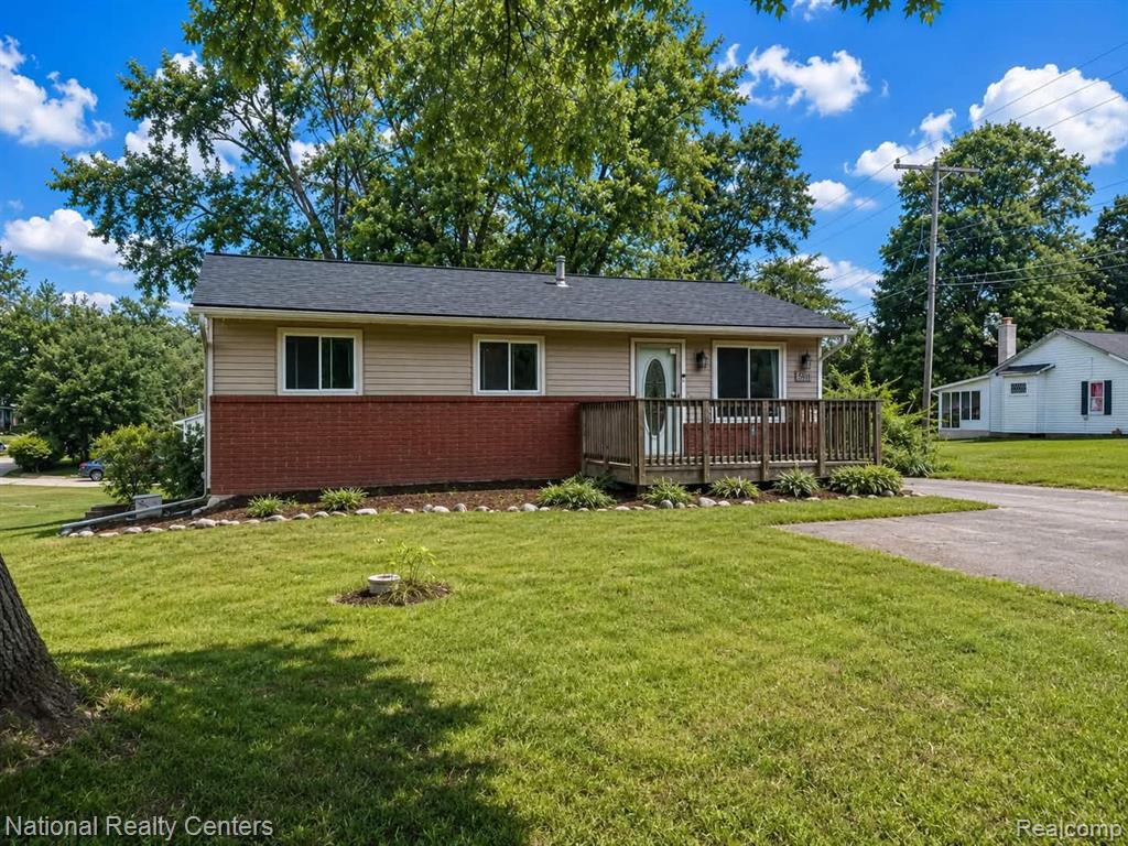 5611 Blackmoor Street, Commerce Twp, MI 48382 — front exterior