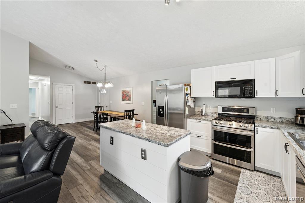 5817 CARTER, Howell, MI 48843 — Photo 10