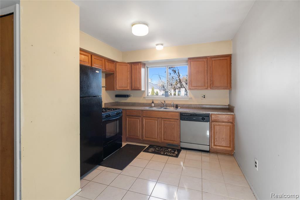 20842 Ridgemont Road, Harper Woods, MI 48225 — Photo 8