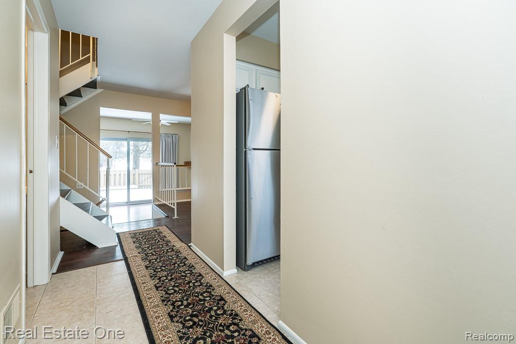 5075 Buckingham Drive, Troy, MI 48098 — Photo 9