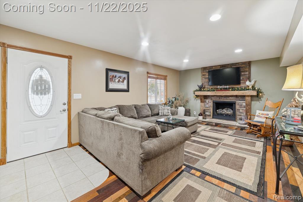 4196 Lotus Drive, Waterford, MI 48329 — Photo 10