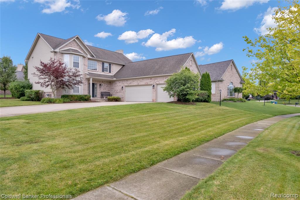 597 Bay Pointe Drive, Oxford, MI 48371 — Photo 33