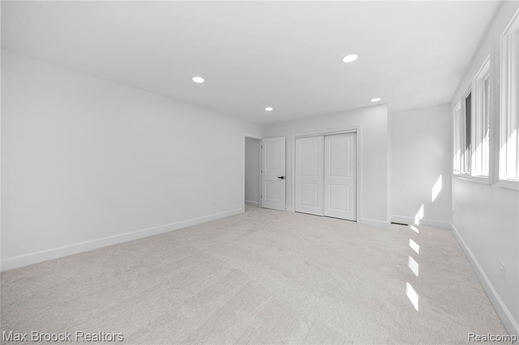 7219 Oakwood Drive, West Bloomfield, MI — Photo 60