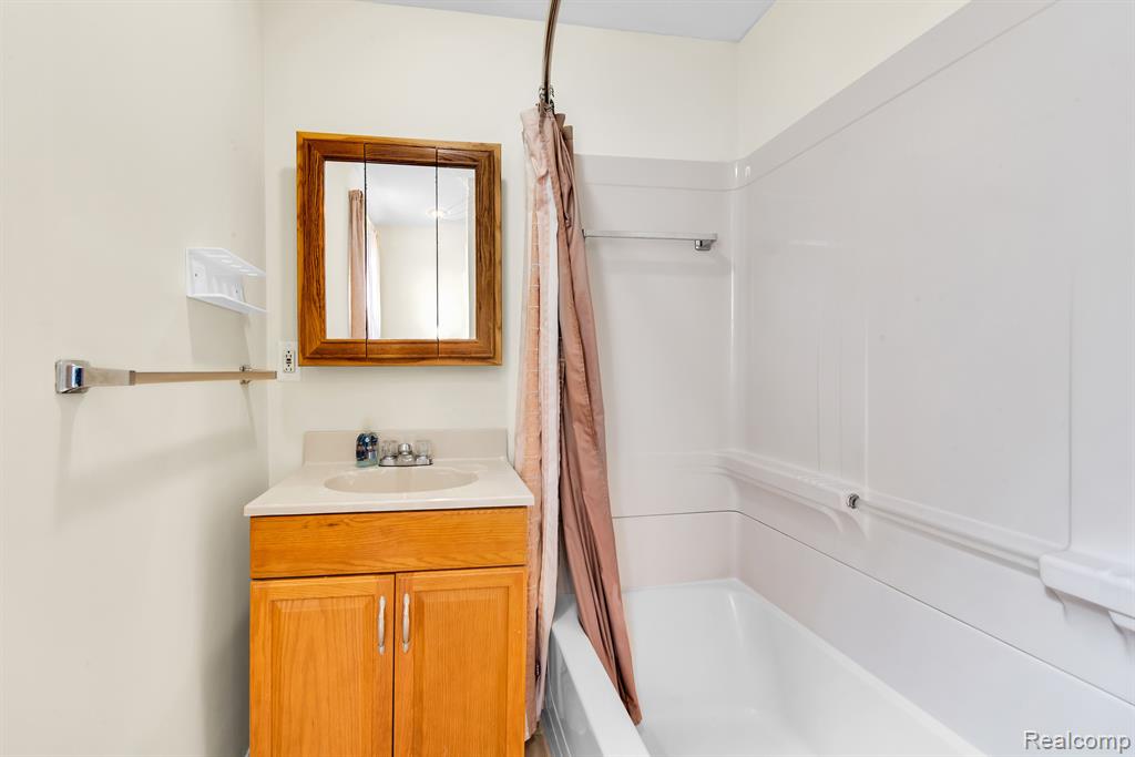 8620 STEPHENS Road, Warren, MI 48089 — Photo 11
