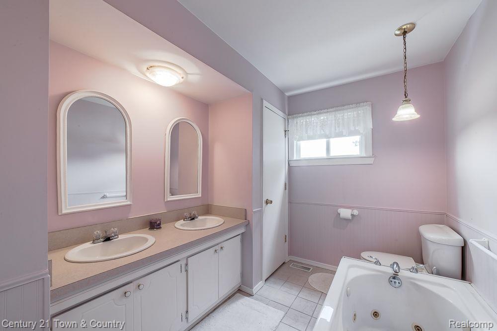 8119 FENTON Road, Grand Blanc, MI 48439 — Photo 17