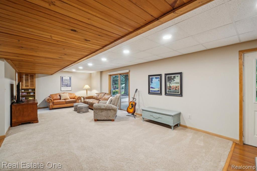 11175 SAND CRANE Way, South Lyon, MI 48178 — Photo 32