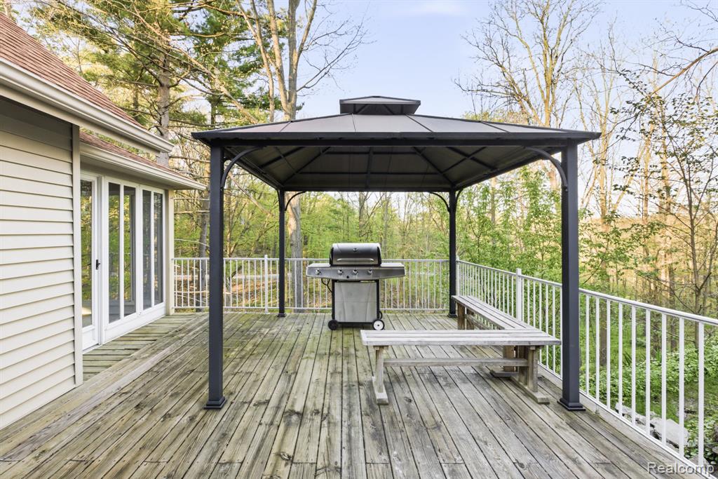 5208 N Hillcrest Drive, MI 48049 — Photo 7