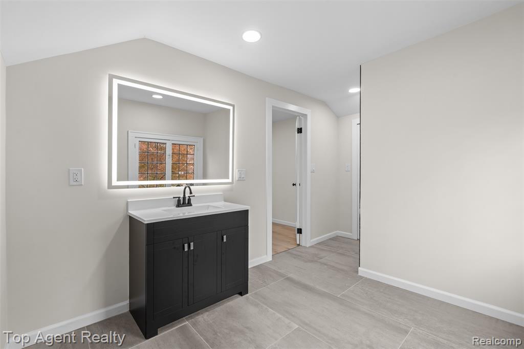 784 Barrington Road, Grosse Pointe Park, MI 48230 — Photo 37