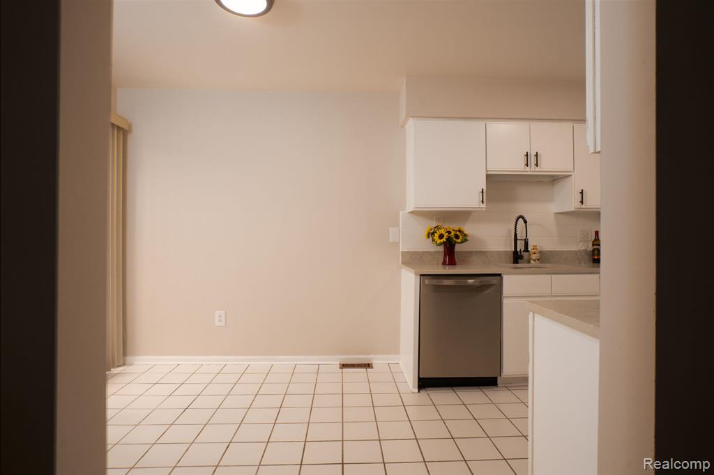 936 Wexford Way, Rochester Hills, MI 48307 — Photo 7