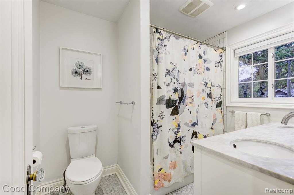 551 W Oakridge Street, Ferndale, MI 48220 — Photo 33