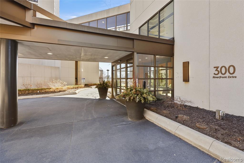1001 W Jefferson Avenue - Photo 2