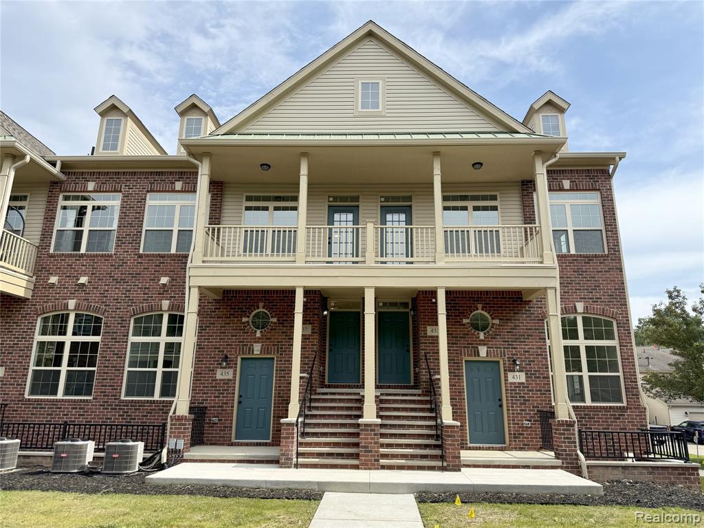 435 Village Drive, Walled Lake, MI 48390 — Photo 3
