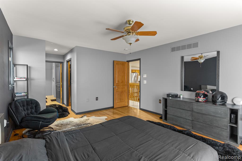 812 N BEECH DALY Road, Dearborn Heights, MI 48127 — Photo 17